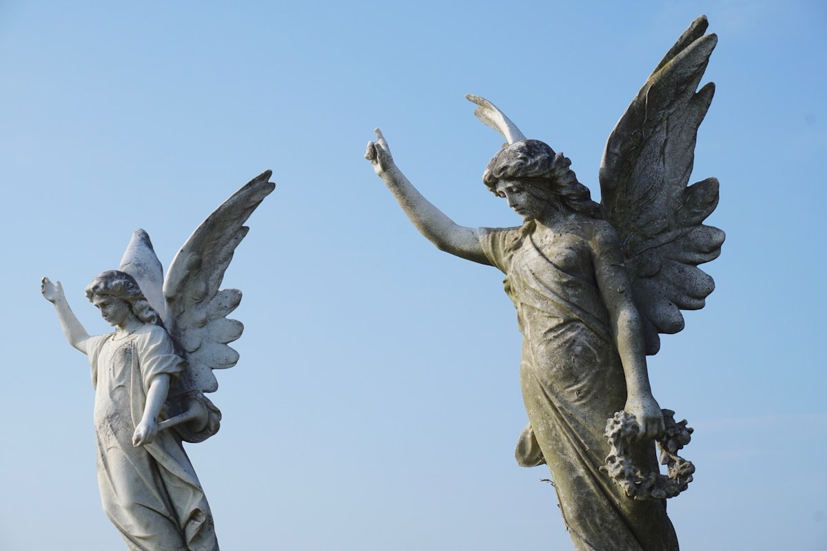 Oração de Proteção do Anjo da Guarda é uma poderosa ferramenta espiritual. Aprenda como invocar essa proteção em momentos de necessidade.